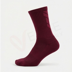 ถุงเท้าข้อสั้นผู้ชาย สีพื้น แบบถัก ทรงปกติ สีแดงเบอร์กันดี - Product Image 3