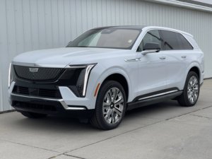 Cadillac ESCALADE IQ hybride de luxe 2026, SUV à transmission intégrale avec toit ouvrant panoramique et sièges en cuir - Product Image 2