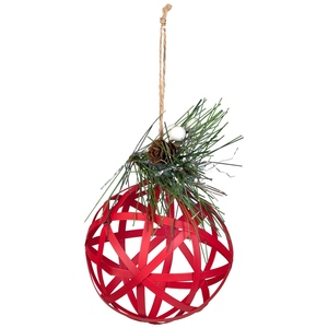 Adorno navideño festivo hecho a mano con bola roja tejida, agujas de pino, un pequeño cono, bayas blancas y cuerda para colgar. - Product Image 1