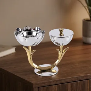 Juego de incensarios de plata y oro con cuencos en forma de tulipán, tallos dorados curvos y base metálica redonda para fragancias - Product Image 1