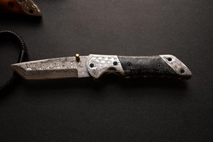 Couteau de poche pliant EDC pour l'extérieur avec logo personnalisé et verrouillage de la doublure Fourniture d'usine en acier damas forgé à la main pour le camping - Product Image 4