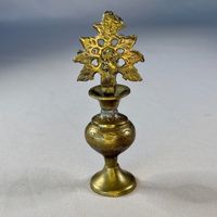 Support en laiton pour Surma Dani - Porte-Kohl (Surma) doré avec applicateur |   Pot traditionnel pour Surmadani/Kajal
