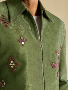 Veste brodée verte pour homme, best-seller, avec pantalon crème, tenue traditionnelle ethnique pour mariage, festival, fête - Product Image 2