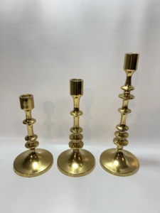 Ensemble de 3 bougeoirs en aluminium noir enveloppés de rotin style bohème, supports de bougies coniques en métal, centre de table rustique pour événements et décoration intérieure - Product Image 3