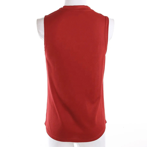 เสื้อกล้ามผู้ชายแบบสบายๆ ระบายอากาศได้ดี รุ่นใหม่ OEM ผ้าฝ้าย 100% คอวี ปรับแต่งได้ตามต้องการ แห้งเร็ว เป็นมิตรกับสิ่งแวดล้อม คุณภาพสูง - Product Image 6