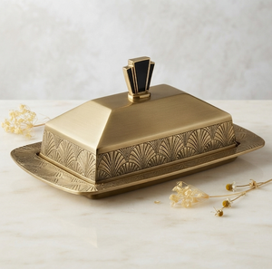 Beurrier en métal plaqué or avec couvercle, design classique, vaisselle artisanale, beurrier hermétique pour la cuisine - Product Image 1