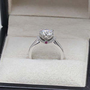 Anillo de Compromiso Moderno con Moissanita de Corte Brillante de 2 Quilates, Engaste Oculto Tipo Cesta, Plata de Ley 925, para Fiestas, Bodas y Aniversarios - Product Image 4