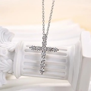 Nouveau design, collier pendentif croix en argent sterling 925 avec moissanite, pour femmes, chaîne à maillons plaquée or blanc et jaune 18 carats - Product Image 3