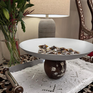 Soporte para pasteles hecho a mano con incrustaciones de metal y madera, plato para exhibir postres, bandeja para servir, elegante centro de mesa decorativo - Product Image 5