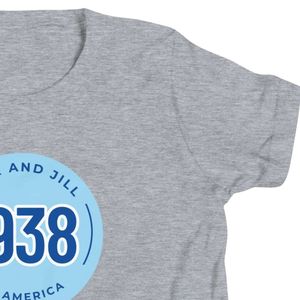 เสื้อยืดคอกลมแขนสั้นเยาวชนสีเทาพร้อมโลโก้แจ็คและจิลออฟอเมริกา 1938 เสื้อยืดผ้าฝ้ายลำลองเสื้อผ้าเยาวชนทุกวัน - Product Image 3