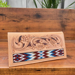 Nouveau portefeuille en cuir véritable de Style occidental pour hommes conception florale usinée à la main perlée détaillant porte-carte de crédit multifonction - Product Image 5