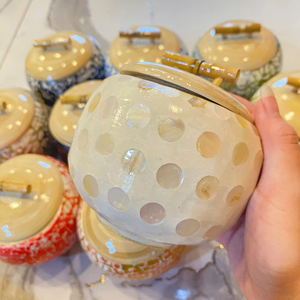 Jarra de bambú con incrustaciones de nácar, hecha de bambú natural y con incrustaciones de concha, para guardar objetos y exhibirlos decorativamente, fabricada en Vietnam. - Product Image 1