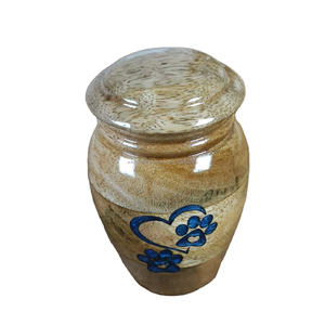 Venta al por mayor personalizado pulido acabado madera cremación recuerdo urnas grabado cenizas humanas Memorial de madera cremación Memorial - Product Image 1