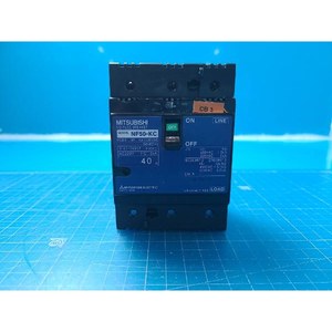 Disjoncteur à boîtier moulé Mitsubishi NF50-KC 50A, d'occasion, comme il est, pièces d'équipement semi-conducteur d'époque - Product Image 1