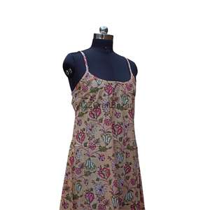 Robe midi en coton tricoté 100% bohème, col en V, imprimé floral, sans manches, silhouette moulante pour les soirées d'été - Product Image 4