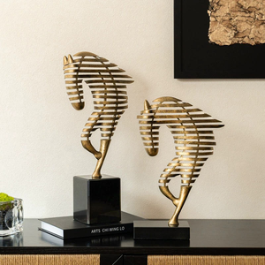 รูปปั้นม้าอะลูมิเนียมงานแฮนด์เมดสไตล์ป๊อปอาร์ตสมัยใหม่ ฐานสีดำ ประดับด้วยงานโลหะสีทอง งานศิลปะรูปสัตว์ สำหรับตกแต่งบ้าน - Product Image 5