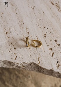 Pendientes de Aro Pequeños Delicados con Cristales Incrustados, Chapados en Oro Real de 18K y Plata S925, Joyería Fina - Product Image 3