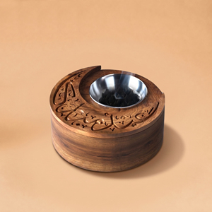 Brûleur à Bakhoor en bois artisanal à motif croissant arabe avec insert en métal. Forme ronde pour une décoration intérieure haut de gamme - Product Image 1