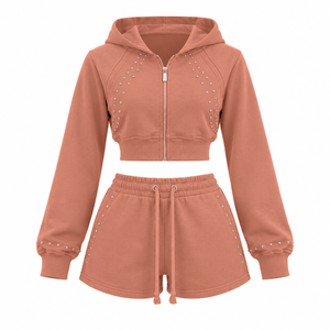 Conjunto al por mayor de sudadera corta con cremallera y shorts a juego de mezcla de algodón con pedrería plateada para boutiques de moda - Product Image 3
