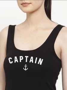Camiseta sin mangas negra para mujer con estampado de capitán, cuello redondo, estilo náutico, transpirable, de punto, con logo frontal - Product Image 6