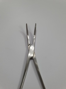 คีมหนีบหลอดเลือด Crile Forceps สำหรับมืออาชีพ ทำจากเหล็กกล้าไร้สนิม ใช้สำหรับการผ่าตัด ควบคุมการไหลเวียนของเลือด ความแม่นยำสูง - Product Image 6