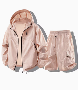 Ensemble court décontracté pour femme en polyester respirant à capuche, coupe ample, léger, tendance, deux pièces, tenue d'été pour tous les jours - Product Image 4