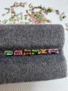 Tourmaline naturelle multicolore 10x3-5x3MM 41 carats Lot Coupe Baguette Pierre extraite de mine africaine Effet de couleur sans trou ZEHRA GEM - Product Image 4