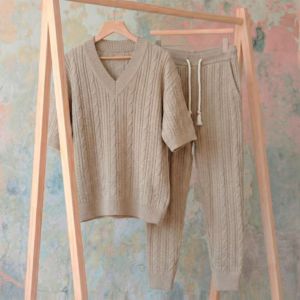 Ensemble de survêtement pour homme personnalisé, tissu côtelé, t-shirt à col en V avec pantalon de jogging, vêtements décontractés - Product Image 4