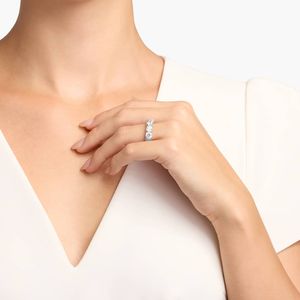 Anillo de Diamantes de Corte Redondo con Garras Compartidas de Eternidad Completa - Product Image 6