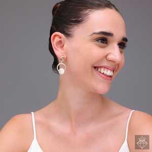 Pendientes de tuerca finos Allure Moonlit de PRAO con elegante diseño colgante - Product Image 3