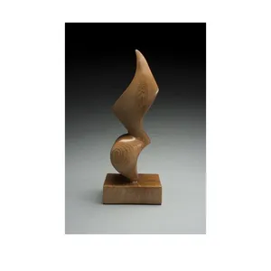 Grande sculpture en bois artisanale pour la décoration de terrasse, apportant un attrait rustique et une esthétique naturelle à tout espace extérieur. - Product Image 5