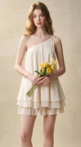 Robe élégante ivoire pour femme, prête à être expédiée, à une épaule, courte, avec une coupe évasée fluide, pour les fêtes, livraison directe. - Product Image 3