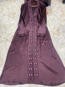 Elegante Abaya Morada de Satén con Diamantes y Bordados a Mano, Vestido Largo de Manga Larga para Mujer, Estilo de Oriente Medio, Uso Diario - Product Image 5