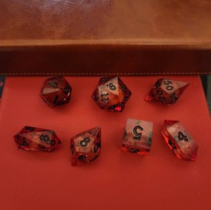 Jeu de dés en résine, numéros polyédriques lumineux, couleurs personnalisées faites à la main, design pour jeux de société de table - Product Image 2