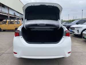 El Auto Usado Más Vendido en China 2017 2018 2019 2020 Toyota Corolla 5 Plazas 1.2T Auto Usado de Gasolina Autos Usados Baratos en Venta - Product Image 4