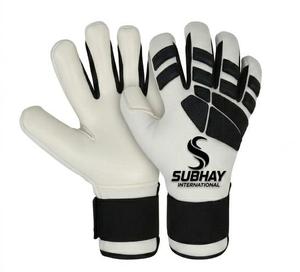 ถุงมือผู้รักษาประตูฟุตบอล Subhay Rubber Inject สีขาวดำ แบบเต็มนิ้ว กันลื่น สายรัดข้อมือปรับได้ อุปกรณ์กีฬาสำหรับทุกเพศ - Product Image 4