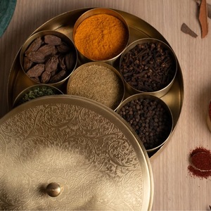 Boîte à épices marocaine en métal gravé, ronde, 7 compartiments, récipient de rangement de cuisine avec couvercle - Product Image 4