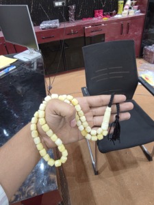 Tasbih Musulmán Religioso de Resina Brillante Ecológica de Lujo, Diseño Redondo Hecho a Mano para Uso en Múltiples Ocasiones - Product Image 2