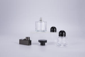 Parfum avec capuchon en or - Product Image 3