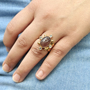 Bague élégante en laiton plaqué or 18 carats, design soleil, ajustable, en quartz cerise naturel avec accent CZ, bijou unisexe tendance. - Product Image 4