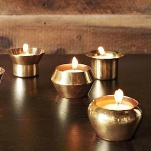 Bol à bougie décoratif en métal fait main avec motif gravé, porte-bougie de luxe pour la maison, récipient pour bougie d'aromathérapie - Product Image 1