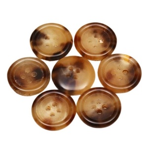 Botones de Cuerno de Búfalo Natural Hechos a Mano - Accesorios para Prendas Ecológicos, Duraderos, de Primera Calidad con Acabado Pulido - Product Image 1