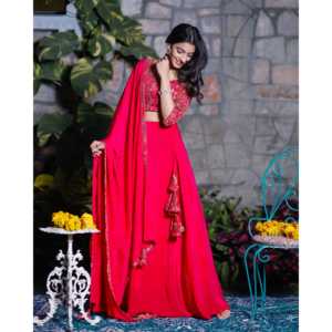 Ensemble de lehenga de mariage en satin rose taille XS Noor, coupe ajustée, avec blouse brodée à manches longues - Product Image 6