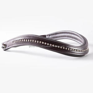 Diadema para caballo de cuero genuino hecha a mano con cristales blancos transparentes de marca y adornos Mega Bling. Compre a precio de mayorista. - Product Image 1