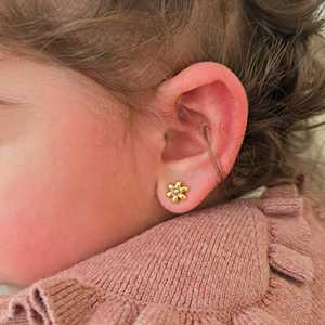 Pendientes Minimalistas con Pequeñas Flores, Delicados y Personalizados, de Oro Sólido de 14K y 18K, Pequeños y Elegantes para Uso Diario - Product Image 4