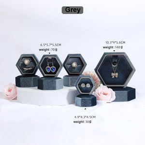 Boîte de présentation de bijoux portable en velours hexagonal haut de gamme, taille personnalisable pour bagues, pendentifs, boucles d'oreilles de mariage de luxe - Product Image 5