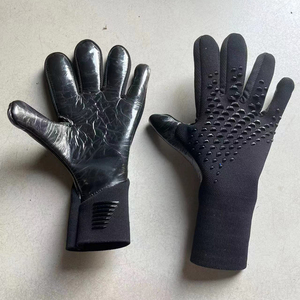 MILIENZ SPORTS APPAREL Guantes de Portero de Fútbol de Látex Rojo y Negro Antideslizantes Transpirables con Cierre de Cordón Unisex Sublimados - Product Image 5