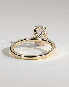 แหวนเพชรทรงรี 2 กะรัต ทองคำแท้ 14K เพชรเลี้ยงในห้องปฏิบัติการ คุณภาพ E VVS2 ตัวเรือนแบบหนามเตย แหวนหมั้นสุดหรู ปี 2026 - Product Image 2