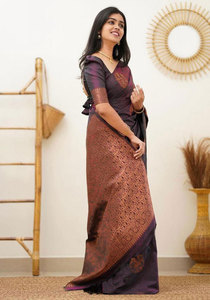 Sari de Seda Banarasi Elegante de Excelente Calidad con Pallu en Contraste, Ideal para Celebraciones Festivas y Culturales, Disponible a Precio de Mayoreo - Product Image 2