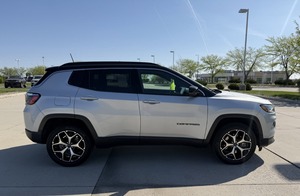 Jeep Compass Limited 4WD SUV 2025 de Lujo con Asientos de Cuero y Faros LED - Product Image 4